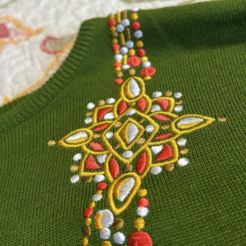 Bob Mackie women’s small wearable art sweatshirt green embroidered necklace knit - Picture 4 of 11